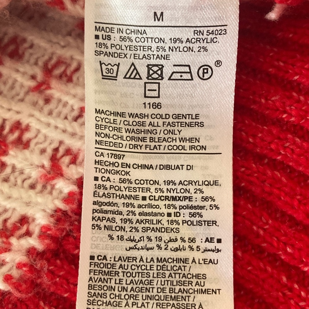Old Navy festive holiday red & white fair isle women’s M cardigan reindeer snow - Picture 4 of 10